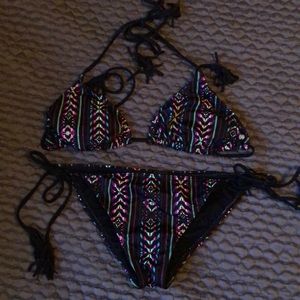 Never worn Billabong bikini set